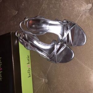 NIB Kelly & Katie Silver dress sandal 8.5